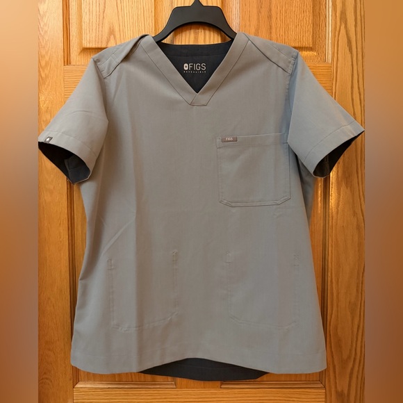 Figs Reversible Scrub Top - Picture 6 of 9